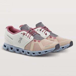 Women's On Cloud 5 Ice/ Prairie Women's Lifestyle Sneaker - Size 9.5